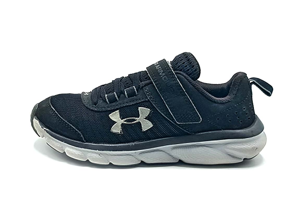 Under Armour UA Assert 8