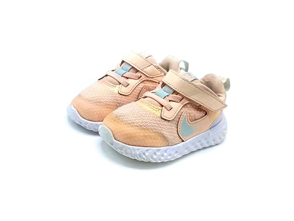 Nike Revolution 5