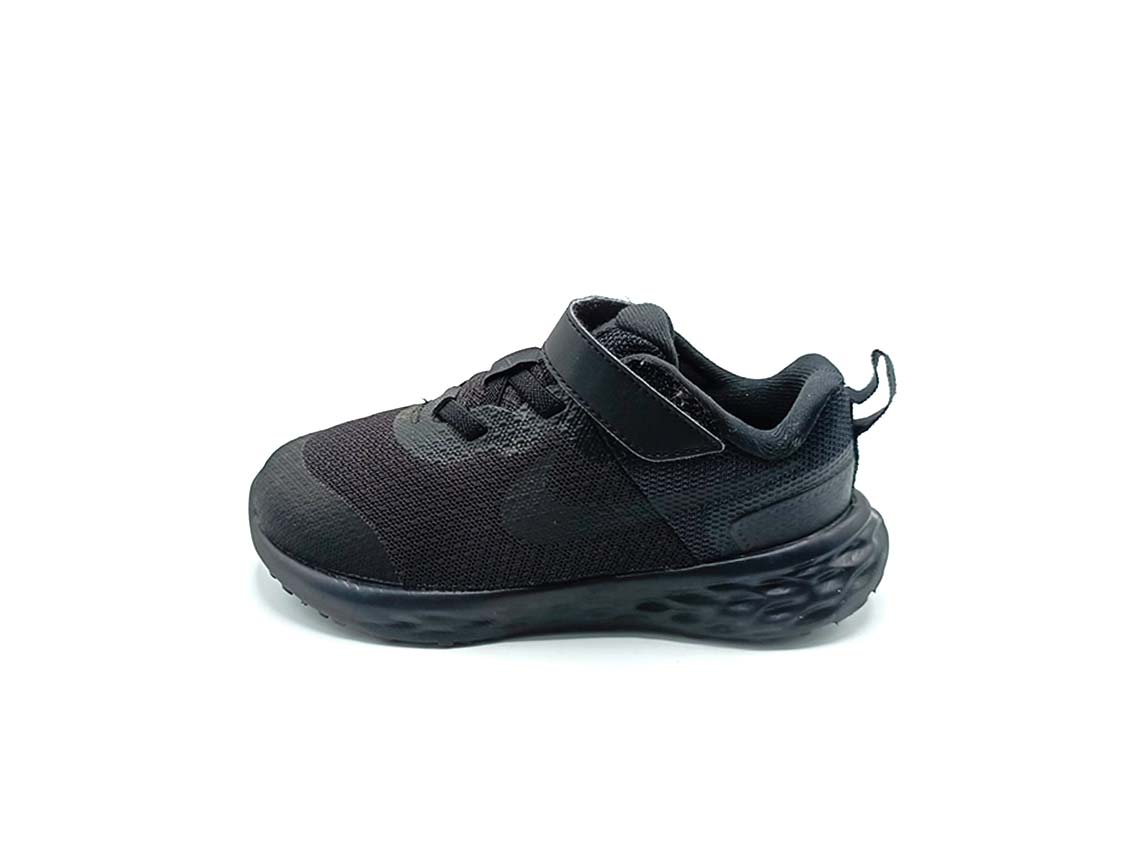 Nike Revolution 6