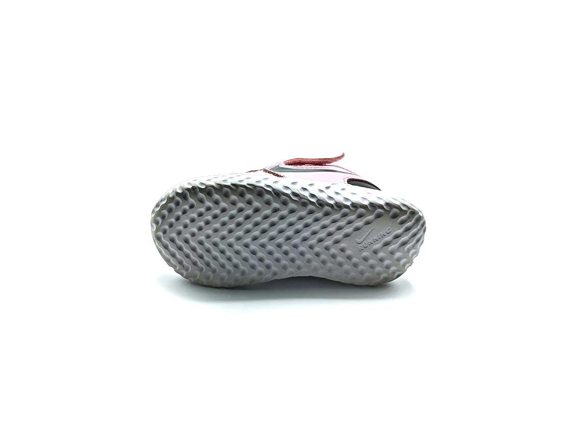 Nike Revolution 5