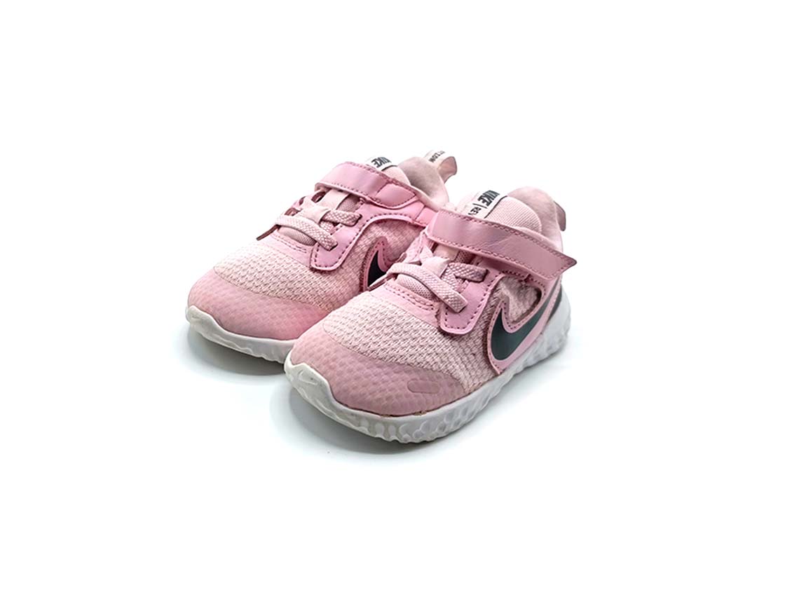 Nike Revolution 5