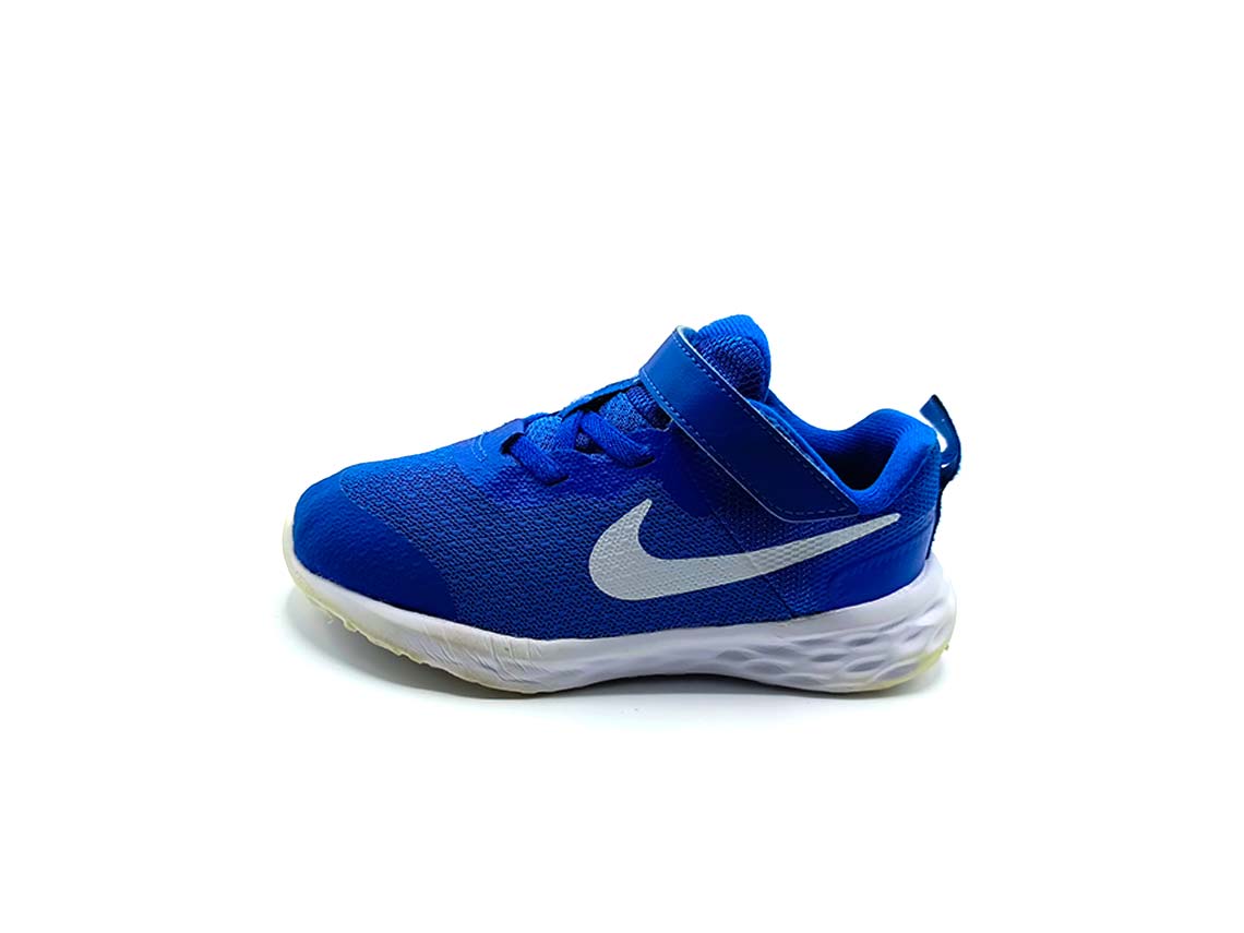 Nike Revolution 6