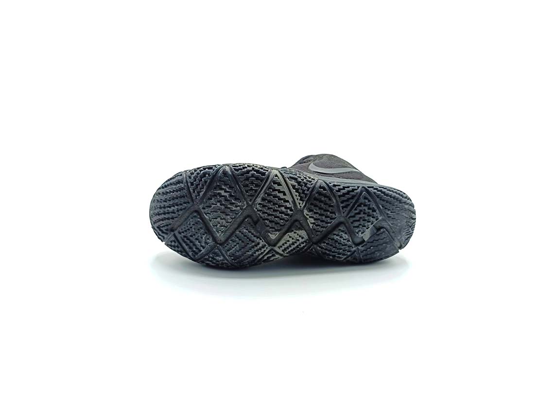 Nike Kyrie 4