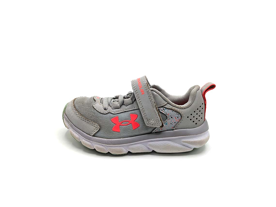 Under Armour Assert 8