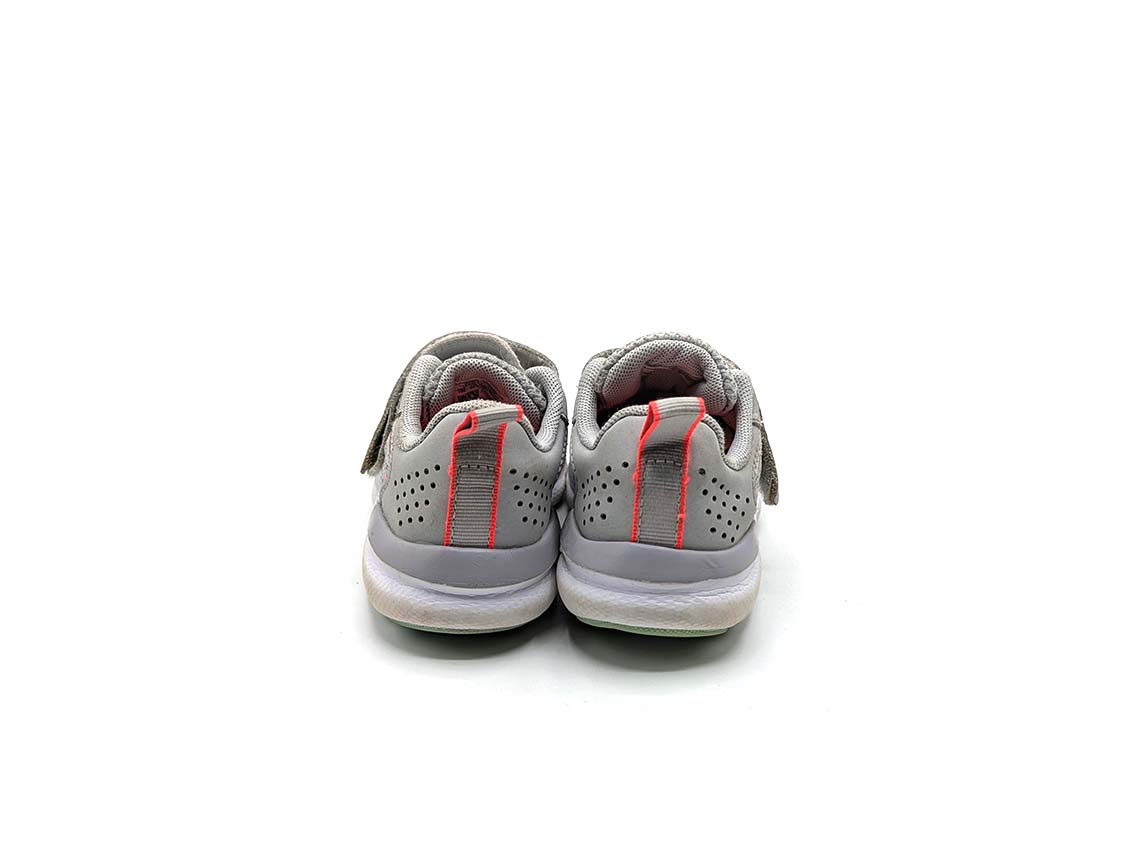 Under Armour Assert 8