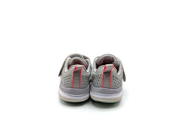 Under Armour Assert 8