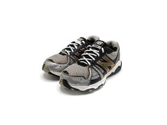 New Balance 689