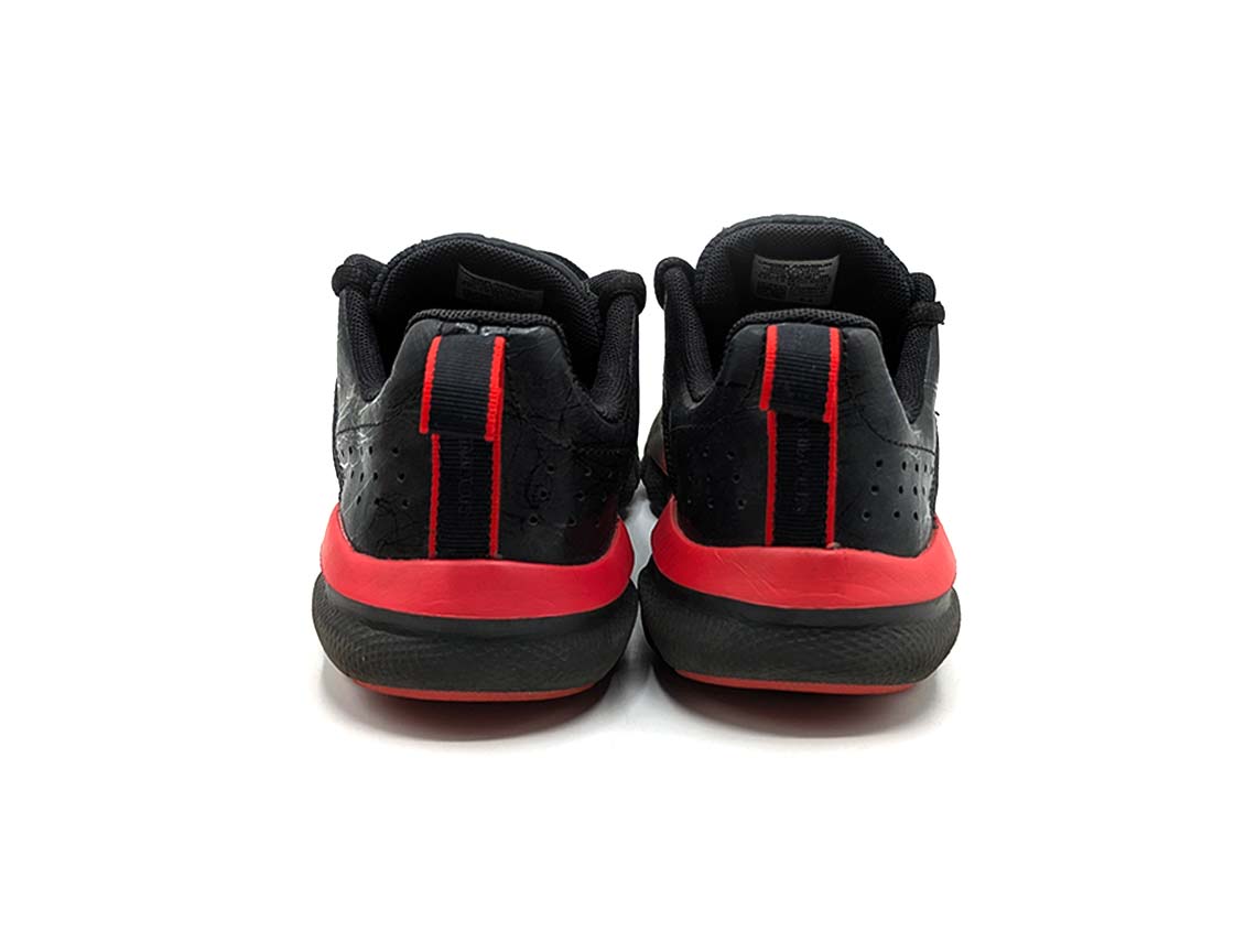 Under Armour Assert 8