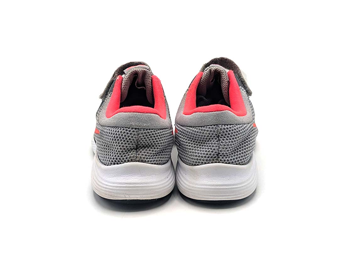 Nike Revolution 4