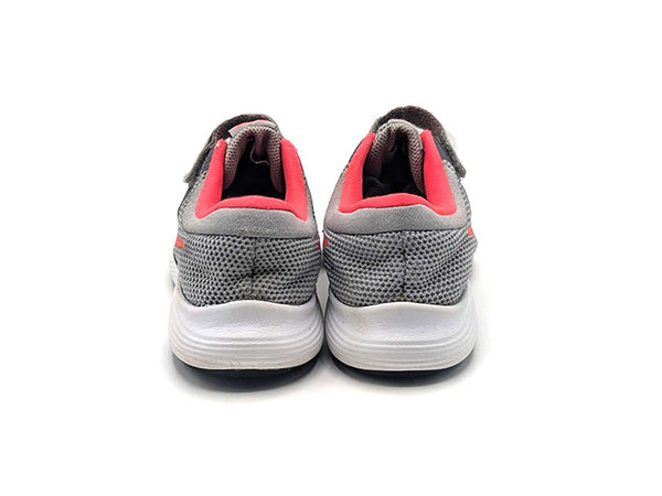 Nike Revolution 4
