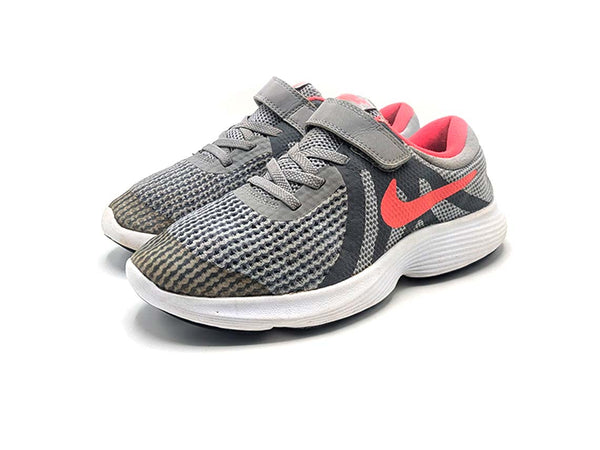 Nike Revolution 4