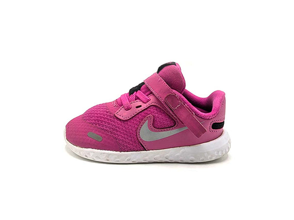 Nike Revolution 5
