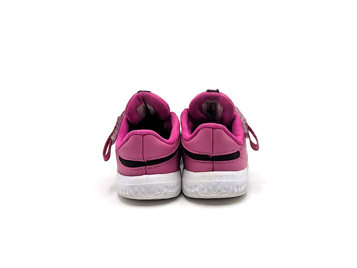 Nike Revolution 5