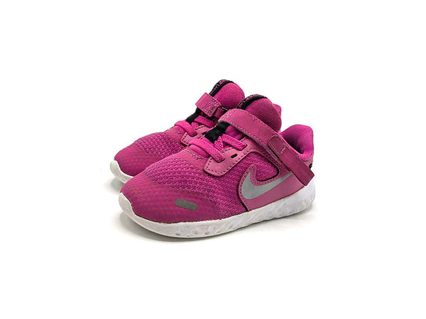 Nike Revolution 5
