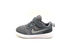 Nike Revolution 5
