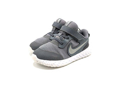Nike Revolution 5