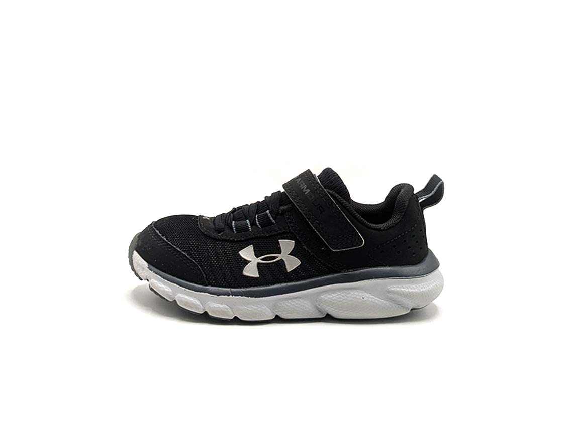 Under Armour Assert 8