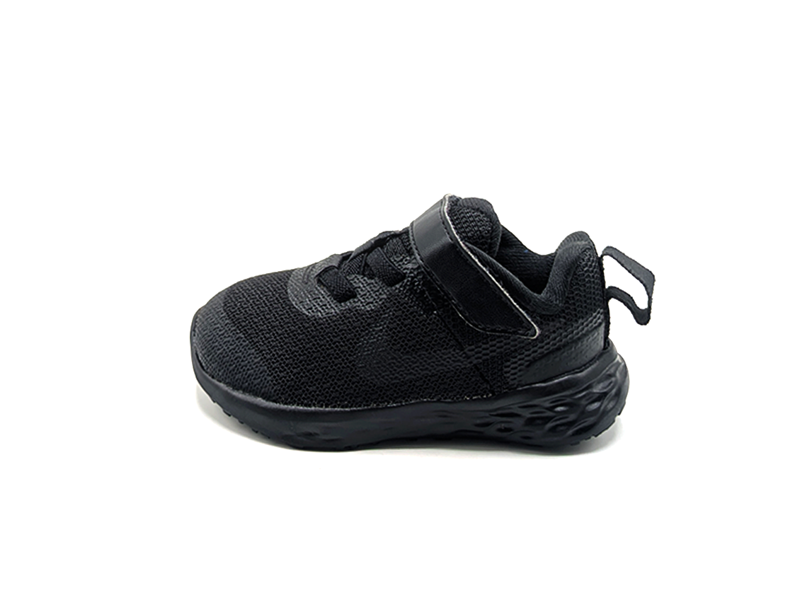 Nike Revolution 6