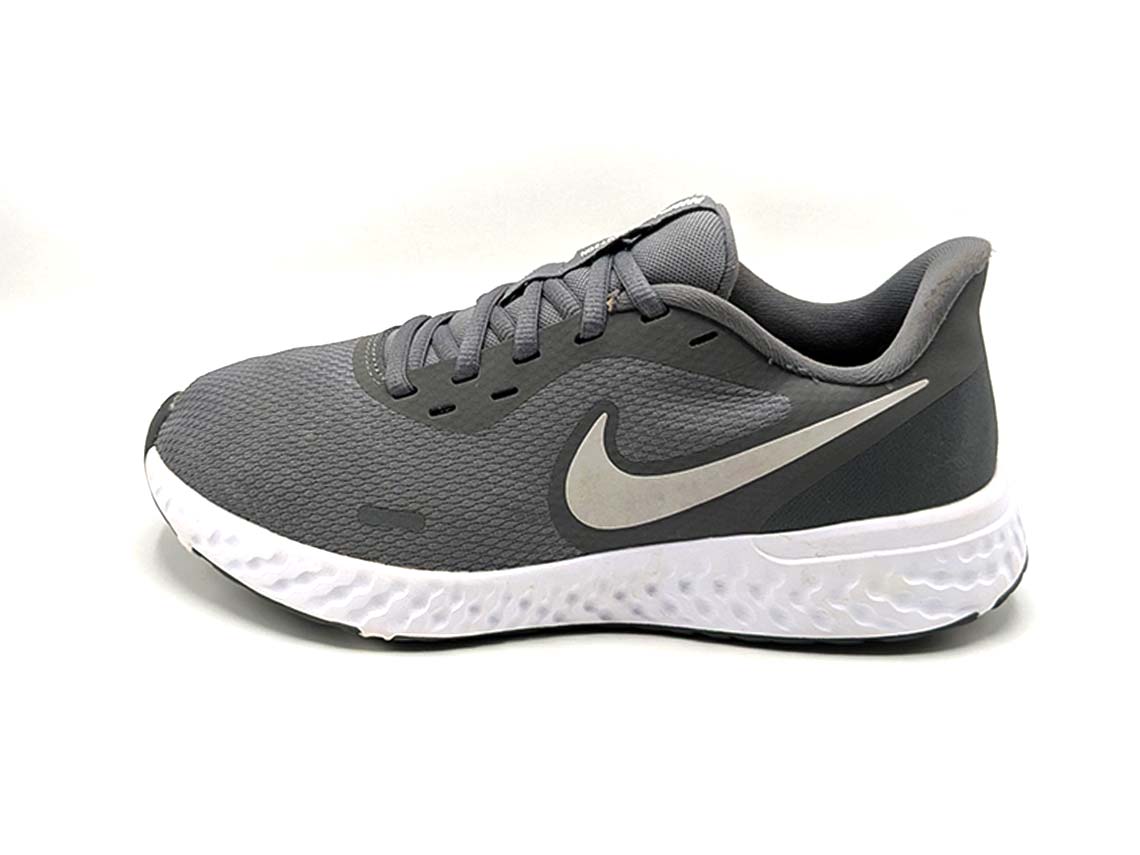 Nike Revolution 5