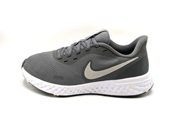 Nike Revolution 5