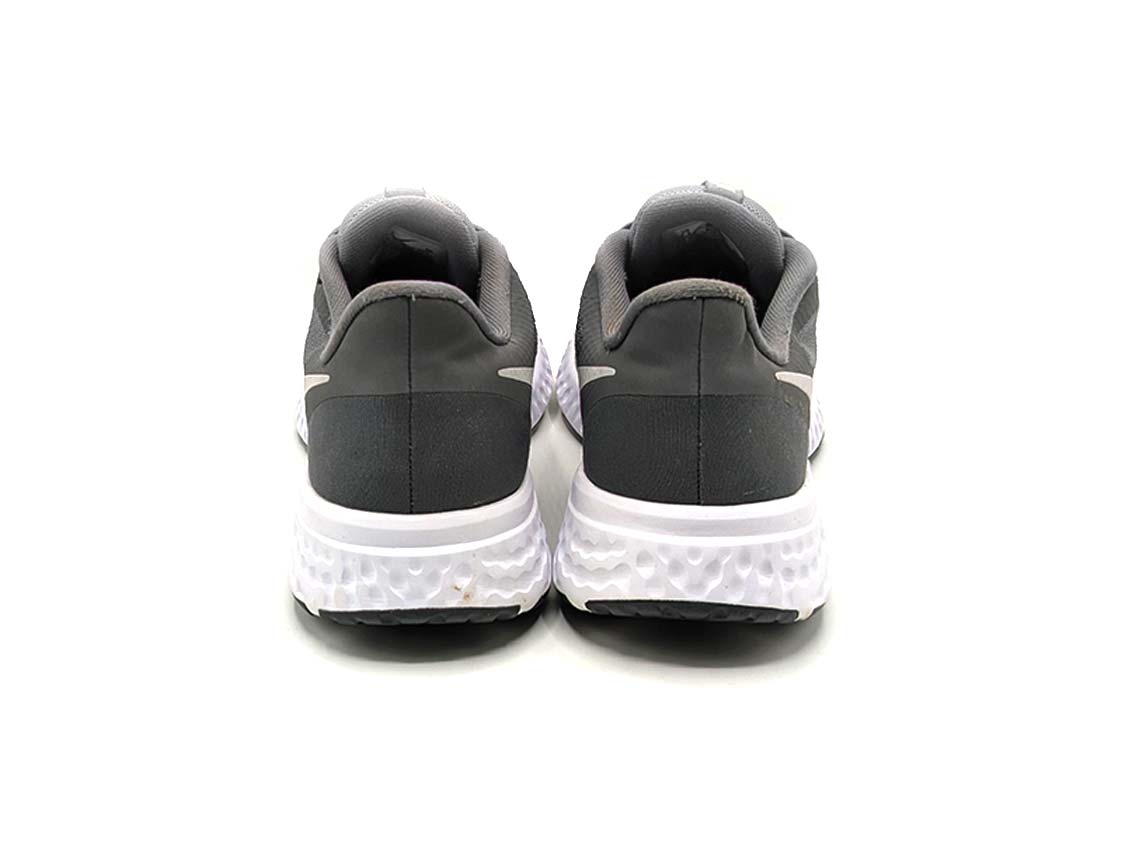 Nike Revolution 5