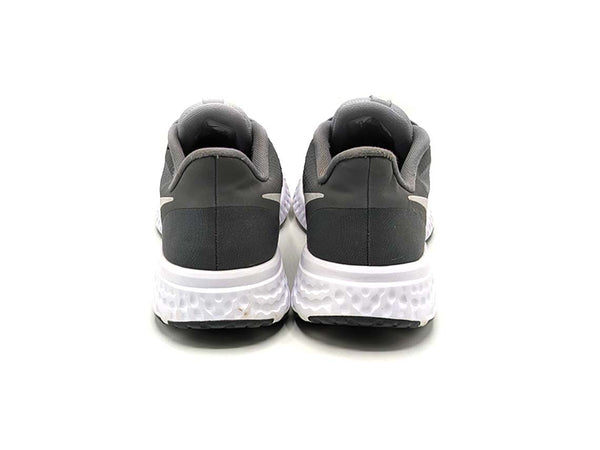 Nike Revolution 5