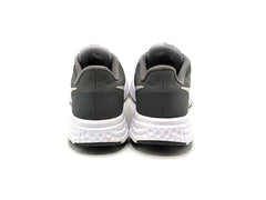 Nike Revolution 5