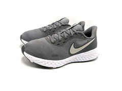 Nike Revolution 5