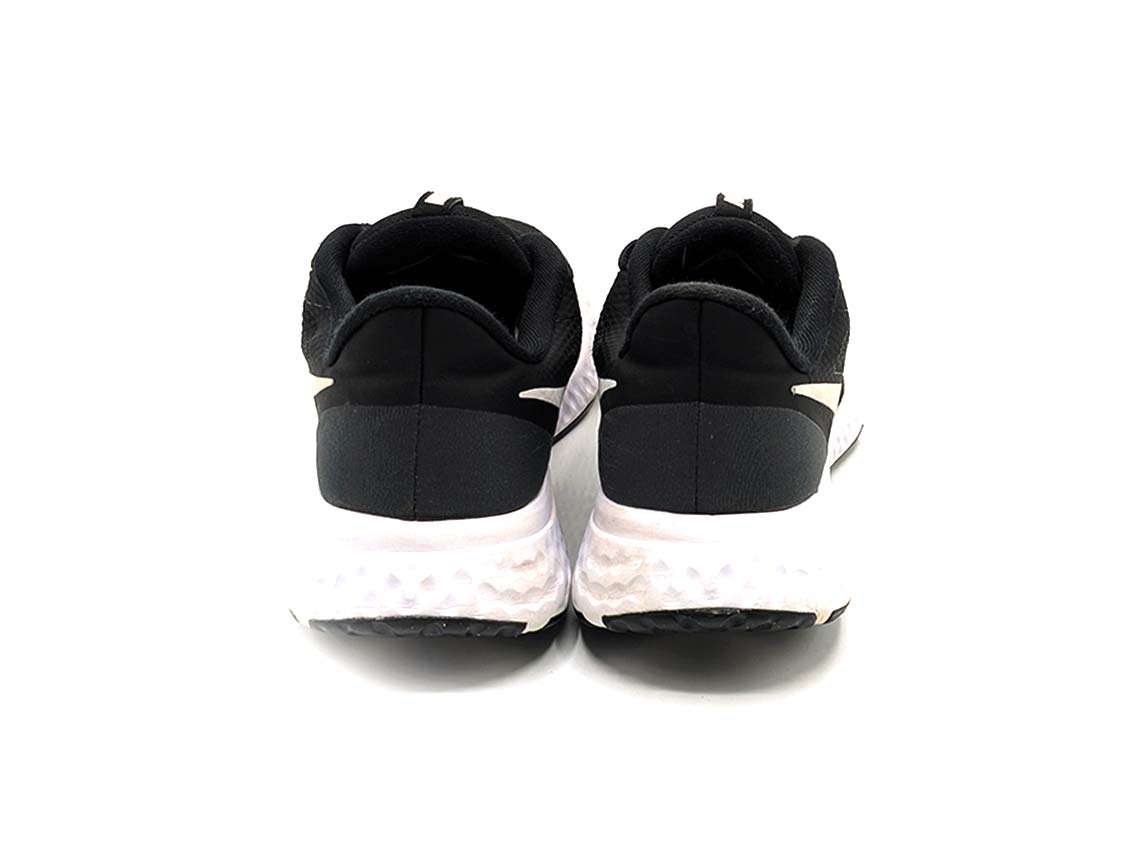 Nike Revolution 5
