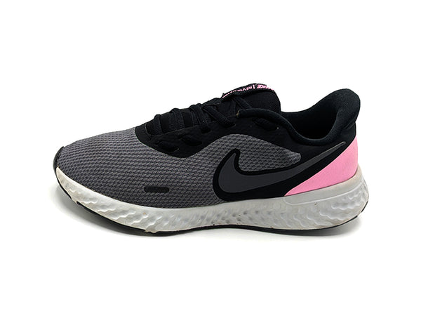 Nike Revolution 5