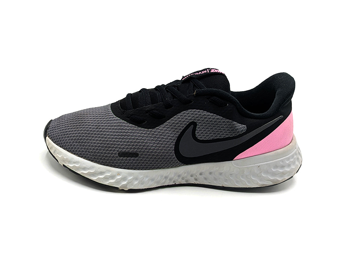 Nike Revolution 5