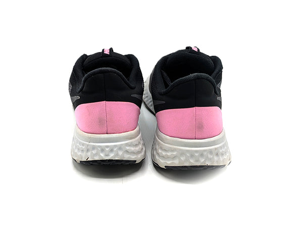 Nike Revolution 5