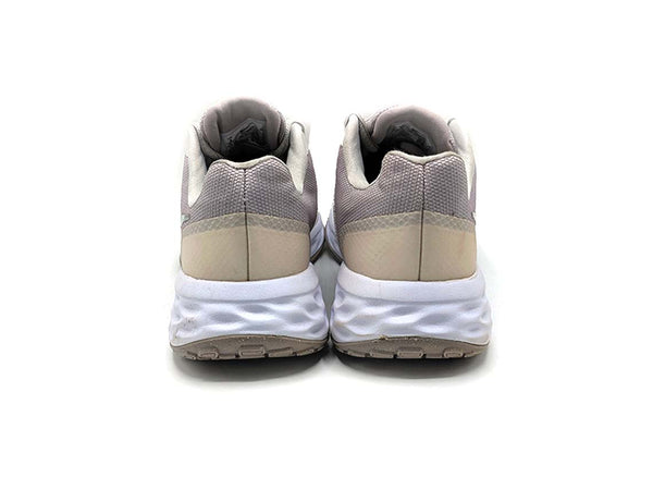 Nike Revolution 6