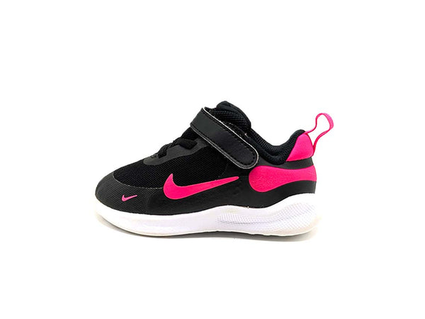 Nike Revolution 7