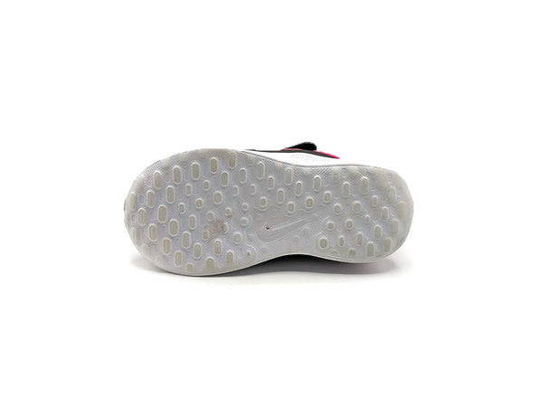 Nike Revolution 7