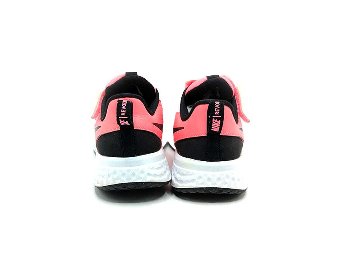 Nike Revolution 5