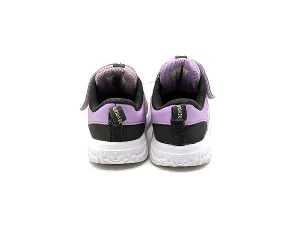 Nike Revolution 5