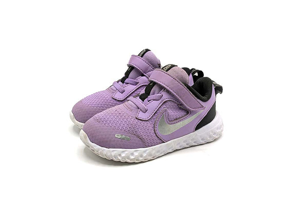 Nike Revolution 5