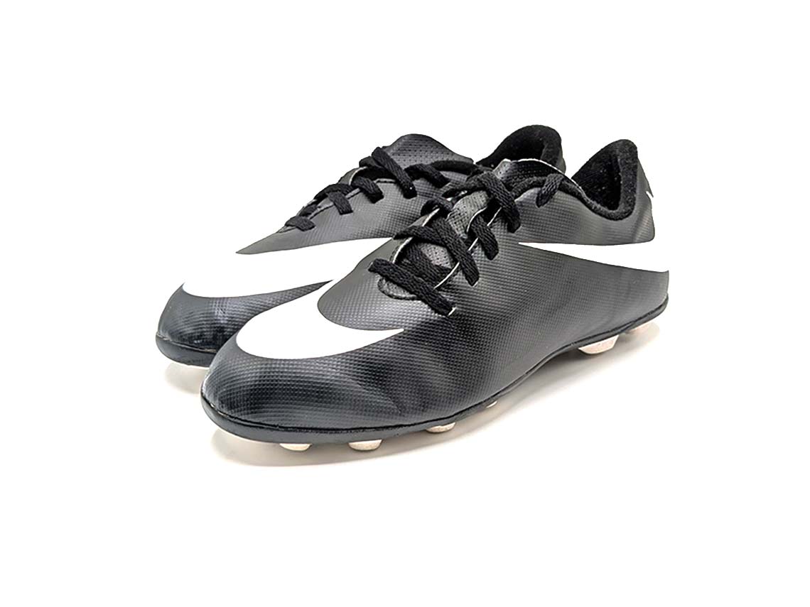 Nike Junior Bravata firm-ground soccer